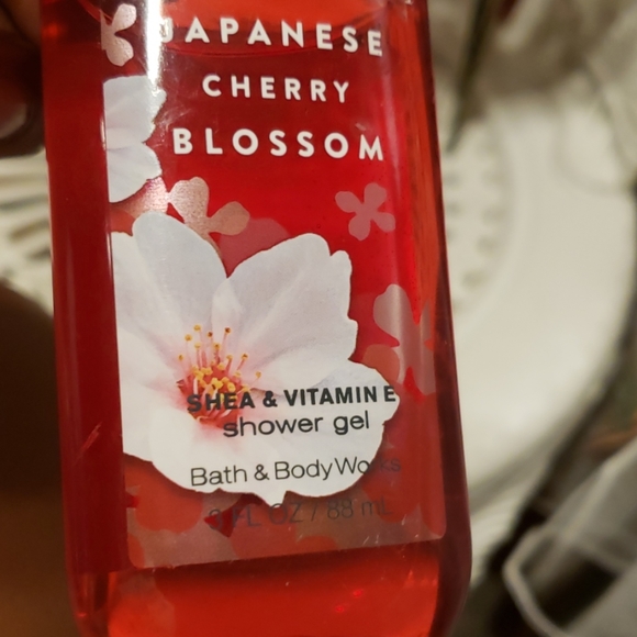 Japanese Cherry Blossom  Lotion & Shower Gel - Picture 2 of 7